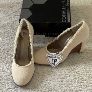 Donald Pliner Ecru Ivory Cream Canvas Heel Shoes 6.5 NEW